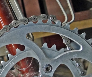 Chainring tooth angle