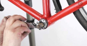 Embedded thumbnail for Steps for Removing an Adjustable Bottom Bracket