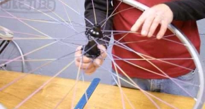 Embedded thumbnail for Lacing Non-Drive Side 32 Spoke Rear Wheel | How to Build a Bicycle Wheel