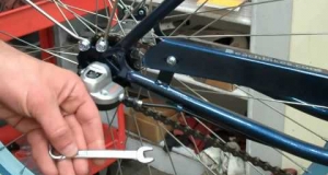 Embedded thumbnail for How to Adjust a Shimano Nexus Internal 3 Speed Hub