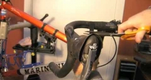 Embedded thumbnail for Installing Campagnolo Ergopower Integrated Brake/Gear Levers